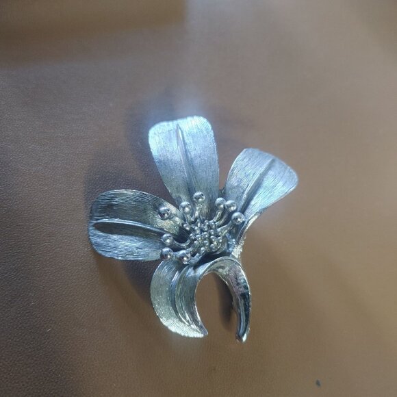Vintage Emmons Silver Tone Floral Brooch Pin Mid Century Stamped - Picture 7 of 8